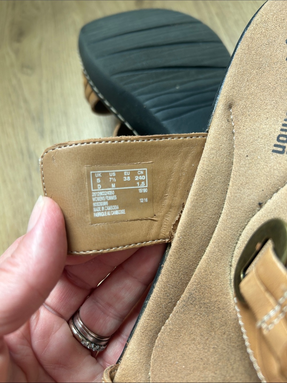 Clarks women’s Tan delana macrae sandal size 7.5 EUC - Picture 5 of 5